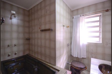 Casa à venda com 236m², 4 quartos e 2 vagasBanheiro Suíte 1