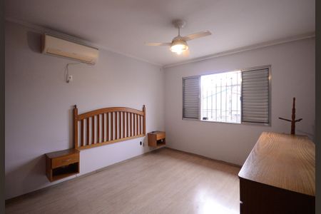 Casa à venda com 236m², 4 quartos e 2 vagasSuíte 1