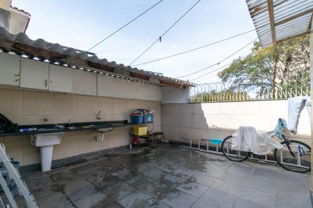 Casa à venda com 192m², 3 quartos e 2 vagasÁrea de Serviço