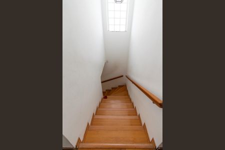 Casa à venda com 192m², 3 quartos e 2 vagasEscada