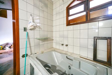 Casa de condomínio para alugar com 200m², 4 quartos e 2 vagasBanheiro da suíte 04