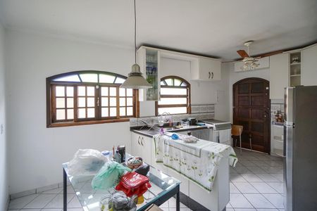 Casa de condomínio para alugar com 200m², 4 quartos e 2 vagasCozinha