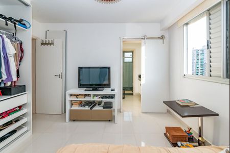 Apartamento à venda com 101m², 3 quartos e 2 vagasSemi Suíte 1