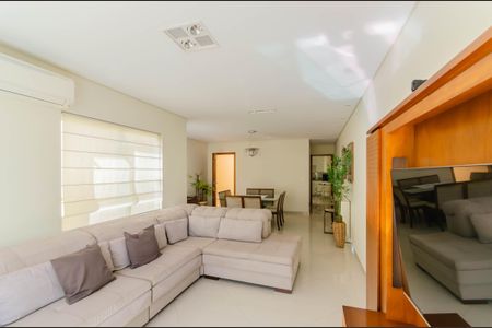 Sala de casa à venda com 4 quartos, 161m² em Vila Mariana, São Paulo