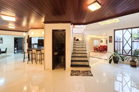 Casa à venda com 530m², 4 quartos e 3 vagasSala