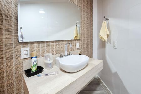 Casa à venda com 530m², 4 quartos e 3 vagasBanheiro da Suíte 2