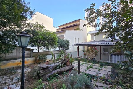 Casa à venda com 275m², 3 quartos e 2 vagasQuintal de trás