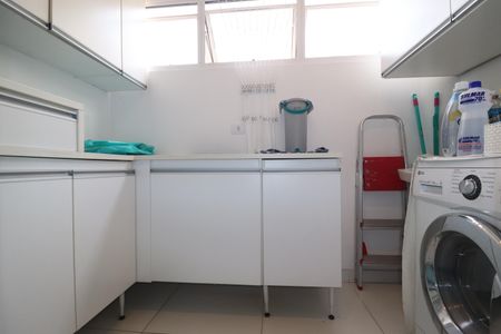 Apartamento à venda com 77m², 2 quartos e 2 vagasÁrea de Serviço