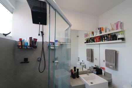 Apartamento à venda com 77m², 2 quartos e 2 vagasBanheiro da Suíte
