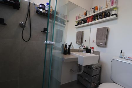 Apartamento à venda com 77m², 2 quartos e 2 vagasBanheiro da Suíte