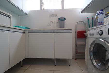 Apartamento à venda com 77m², 2 quartos e 2 vagasÁrea de Serviço