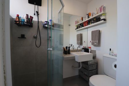 Apartamento à venda com 77m², 2 quartos e 2 vagasBanheiro da Suíte