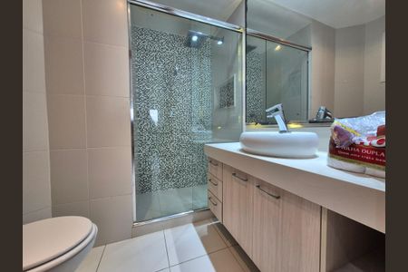 Apartamento à venda com 174m², 3 quartos e 3 vagasBanheiro da Suíte 2