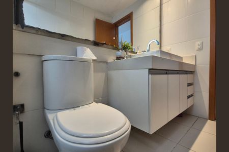 Apartamento à venda com 174m², 3 quartos e 3 vagasBanheiro da Suíte 1