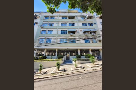 Apartamento para alugar com 70m², 2 quartos e 1 vagaFachada