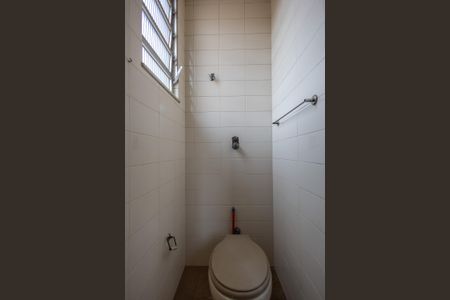 Apartamento à venda com 92m², 2 quartos e sem vaga Apartamento à venda com 92m², 2 quartos e sem vagaBanheiro de Serviço