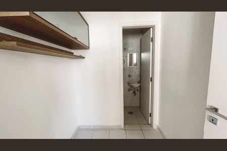 Apartamento à venda com 125m², 3 quartos e 2 vagas Apartamento à venda com 125m², 3 quartos e 2 vagasQuarto de Serviço