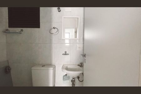 Apartamento à venda com 125m², 3 quartos e 2 vagas Apartamento à venda com 125m², 3 quartos e 2 vagasBanheiro de serviço