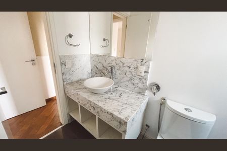 Apartamento à venda com 125m², 3 quartos e 2 vagas Apartamento à venda com 125m², 3 quartos e 2 vagasBanheiro da Suíte 1