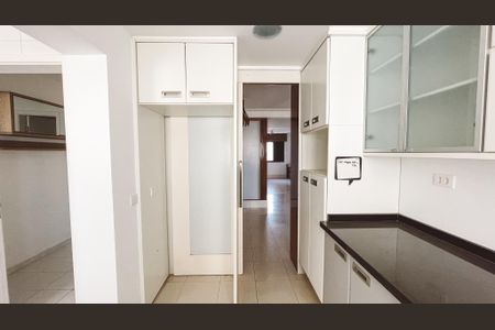 Apartamento à venda com 125m², 3 quartos e 2 vagas Apartamento à venda com 125m², 3 quartos e 2 vagasCozinha