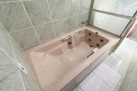 Casa à venda com 200m², 4 quartos e 1 vaga Casa à venda com 200m², 4 quartos e 1 vagaBanheiro da Suíte