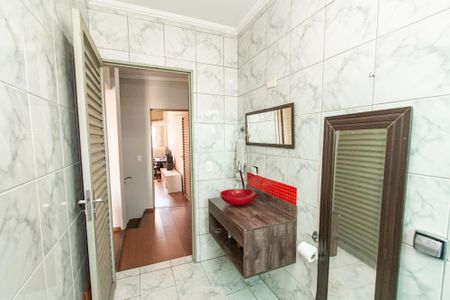 Casa à venda com 200m², 4 quartos e 1 vaga Casa à venda com 200m², 4 quartos e 1 vagaBanheiro 2