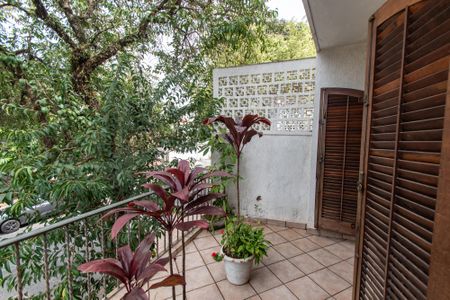 Casa à venda com 200m², 4 quartos e 1 vaga Casa à venda com 200m², 4 quartos e 1 vagaVaranda da Sala