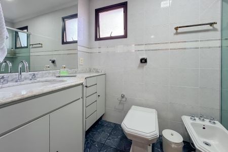 Apartamento para alugar com 205m², 4 quartos e 3 vagasBanheiro da Suíte 1