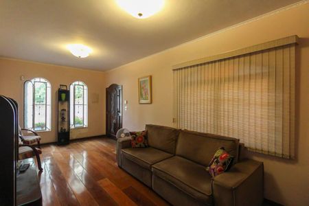 Casa à venda com 150m², 3 quartos e 2 vagasSala