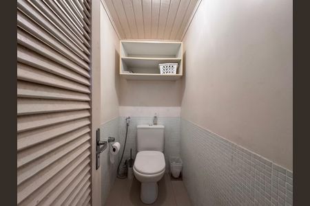 Casa de condomínio para alugar com 210m², 3 quartos e 4 vagasSuíte 3 - Banheiro