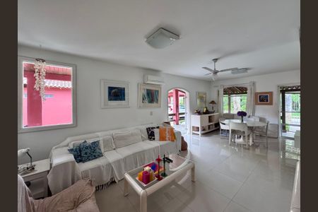 Sala de casa de condomínio para alugar com 3 quartos, 210m² em Vargem Grande, Rio de Janeiro