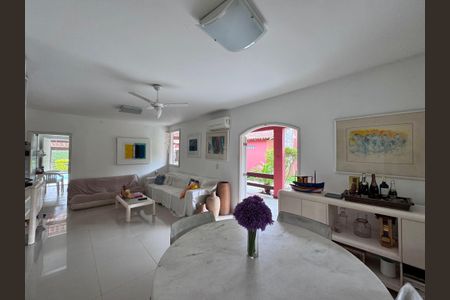 Sala de casa de condomínio para alugar com 3 quartos, 210m² em Vargem Grande, Rio de Janeiro