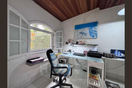 Casa de condomínio para alugar com 210m², 3 quartos e 4 vagasEscritório