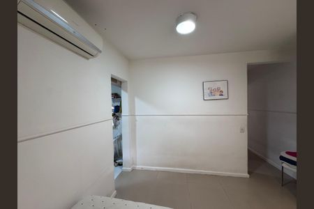 Casa de condomínio para alugar com 210m², 3 quartos e 4 vagasSuíte 1