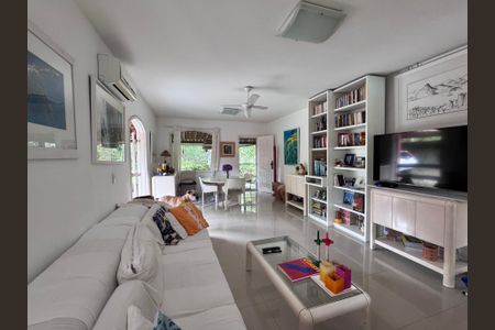 Sala de casa de condomínio para alugar com 3 quartos, 210m² em Vargem Grande, Rio de Janeiro