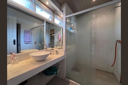 Casa de condomínio para alugar com 210m², 3 quartos e 4 vagasSuíte 3 - Banheiro