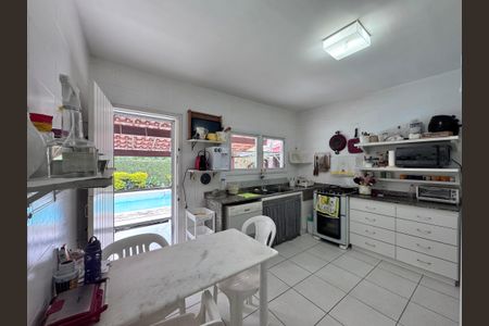 Casa de condomínio para alugar com 210m², 3 quartos e 4 vagasCozinha 