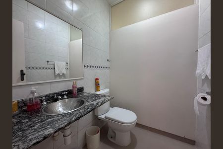 Casa de condomínio para alugar com 210m², 3 quartos e 4 vagasLavabo