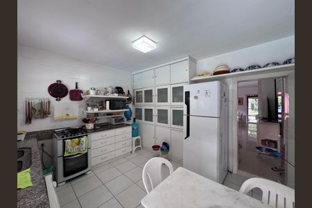 Casa de condomínio para alugar com 210m², 3 quartos e 4 vagasCozinha 