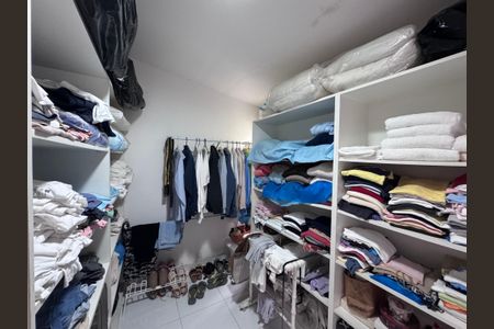 Casa de condomínio à venda com 600m², 3 quartos e 4 vagasSuíte 1 - Closet