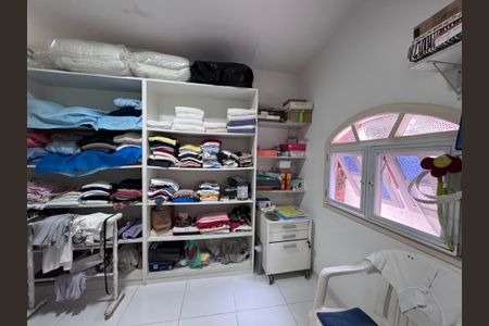 Casa de condomínio para alugar com 210m², 3 quartos e 4 vagasSuíte 1 - Closet