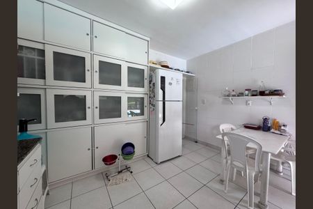 Casa de condomínio para alugar com 210m², 3 quartos e 4 vagasCozinha 