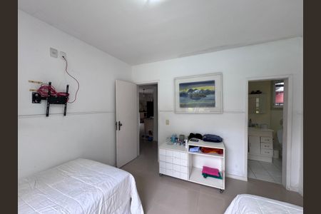 Casa de condomínio para alugar com 210m², 3 quartos e 4 vagasSuíte 2