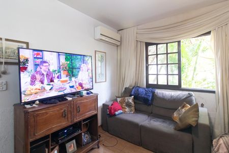 Sala de casa à venda com 3 quartos, 120m² em Hípica, Porto Alegre