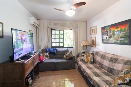 Sala de casa à venda com 3 quartos, 120m² em Hípica, Porto Alegre