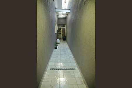 Casa à venda com 220m², 3 quartos e 2 vagasCorredor