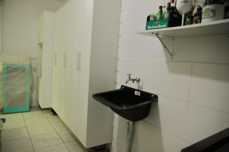 Casa à venda com 220m², 3 quartos e 2 vagasÁrea de Serviço