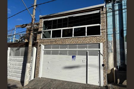 Casa à venda com 220m², 3 quartos e 2 vagasFachada