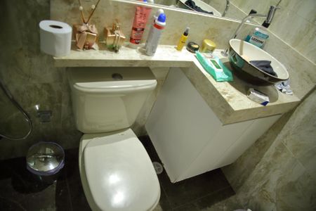 Casa à venda com 220m², 3 quartos e 2 vagasBanheiro da Suíte