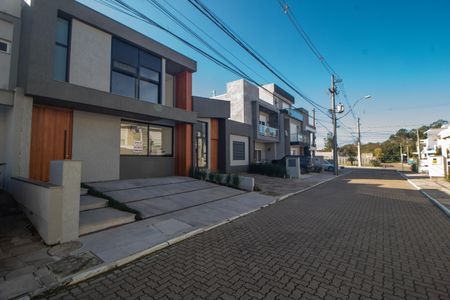 Casa à venda com 184m², 3 quartos e 2 vagas Casa à venda com 184m², 3 quartos e 2 vagasFachada